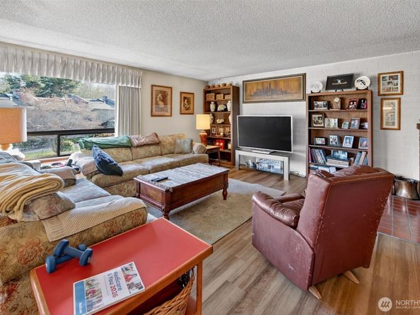 10717 Glen Acres Drive S 735, Burien WA 98168