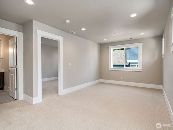 17254 NE 113th Court, Redmond WA 98052