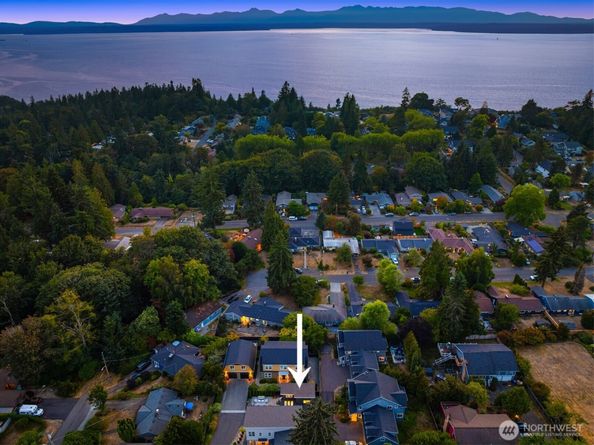 12013 9th Avenue NW B, Seattle WA 98177