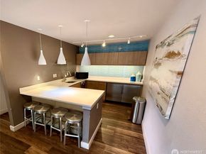 11815 93rd Lane NE 203, Kirkland WA 98034