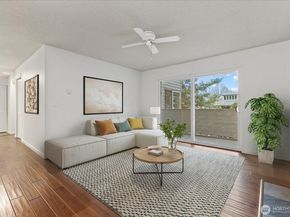 11815 93rd Lane NE 203, Kirkland WA 98034