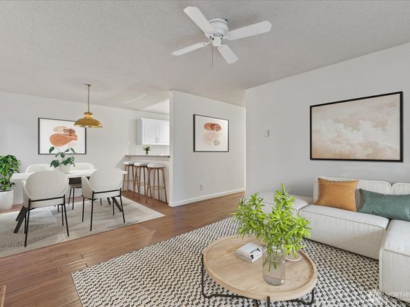 11815 93rd Lane NE 203, Kirkland WA 98034