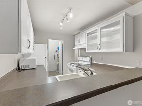 11815 93rd Lane NE 203, Kirkland WA 98034