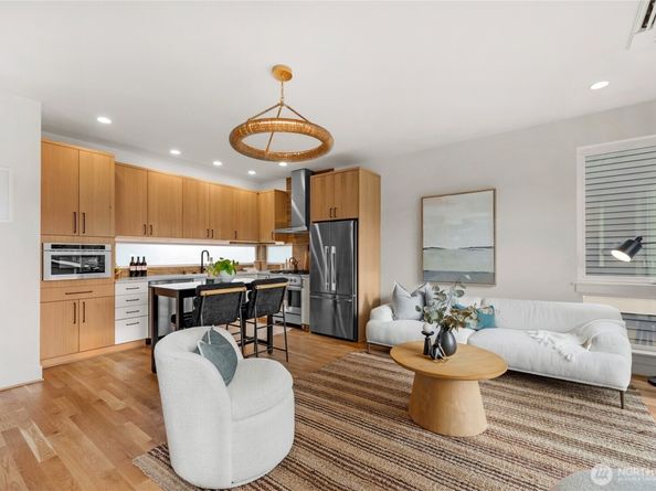 4048 32nd Avenue W B, Seattle WA 98199