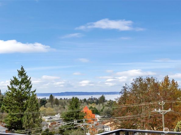 4048 32nd Avenue W B, Seattle WA 98199