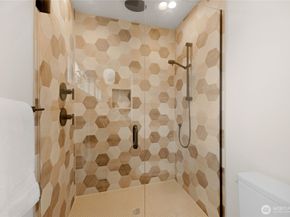 4048 32nd Avenue W B, Seattle WA 98199