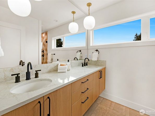 4048 32nd Avenue W B, Seattle WA 98199