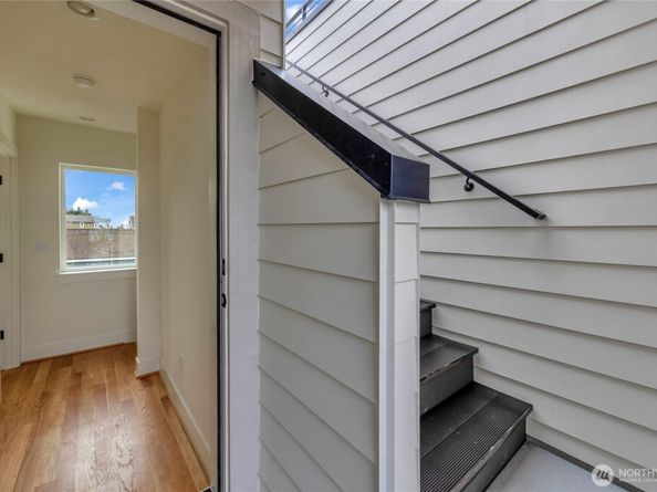 4048 32nd Avenue W B, Seattle WA 98199