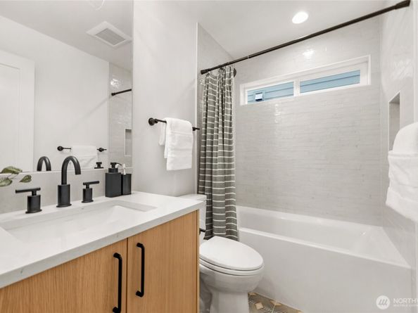 4048 32nd Avenue W B, Seattle WA 98199