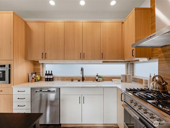 4048 32nd Avenue W B, Seattle WA 98199