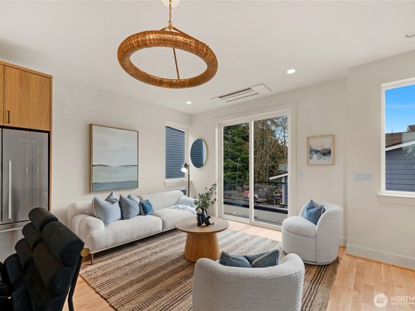 4048 32nd Avenue W B, Seattle WA 98199