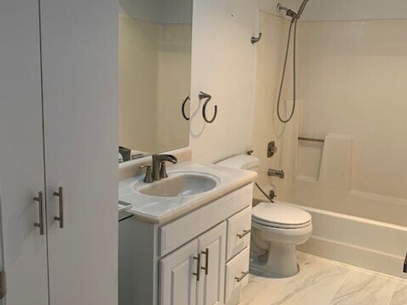 14435 NE 40 Street B101, Bellevue WA 98007