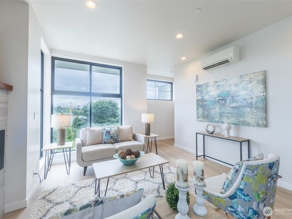 1019 Sturgus Avenue S B, Seattle WA 98144