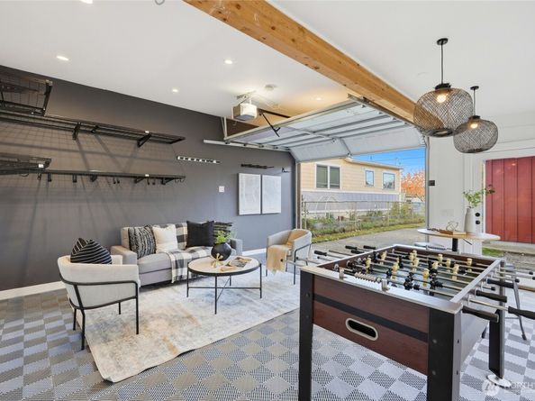 10245 36th Avenue SW, Seattle WA 98146