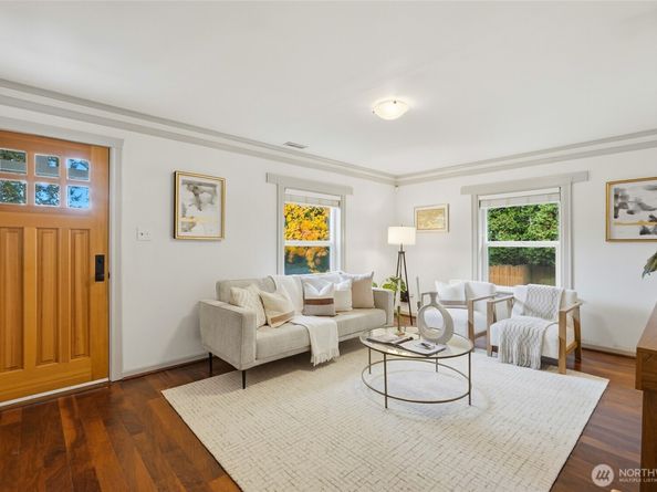 10245 36th Avenue SW, Seattle WA 98146