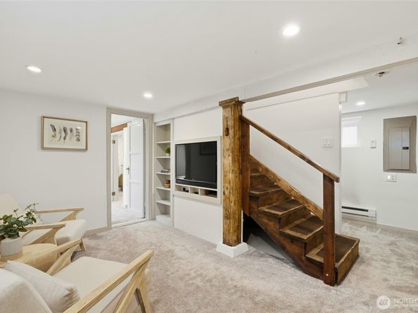 10245 36th Avenue SW, Seattle WA 98146