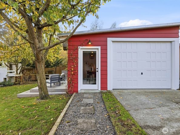 10245 36th Avenue SW, Seattle WA 98146