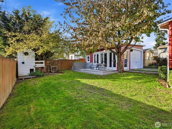 10245 36th Avenue SW, Seattle WA 98146