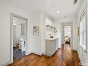 10245 36th Avenue SW, Seattle WA 98146