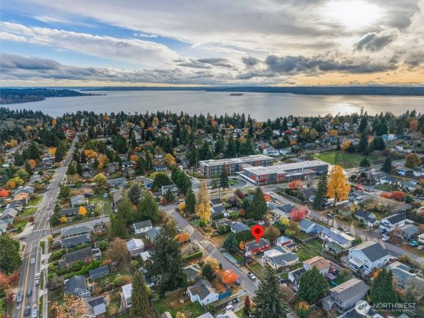 10245 36th Avenue SW, Seattle WA 98146