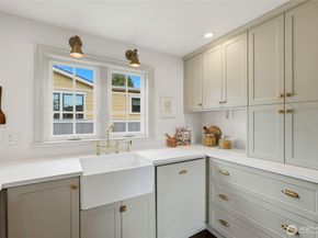 10245 36th Avenue SW, Seattle WA 98146