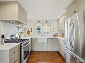 10245 36th Avenue SW, Seattle WA 98146