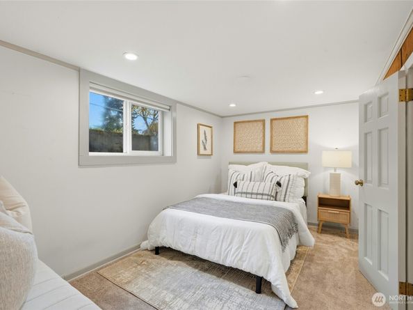 10245 36th Avenue SW, Seattle WA 98146