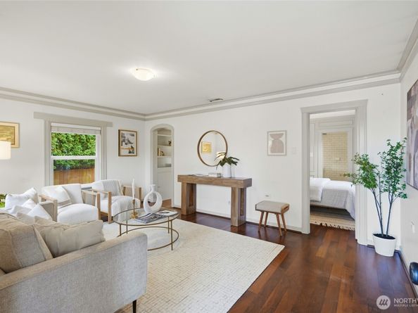 10245 36th Avenue SW, Seattle WA 98146