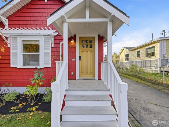 10245 36th Avenue SW, Seattle WA 98146