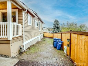 515 Hazel Avenue N, Kent WA 98030