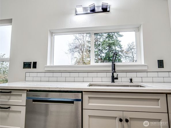 515 Hazel Avenue N, Kent WA 98030