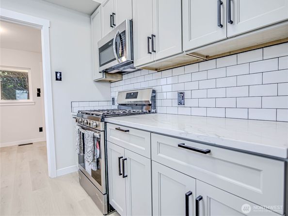 515 Hazel Avenue N, Kent WA 98030