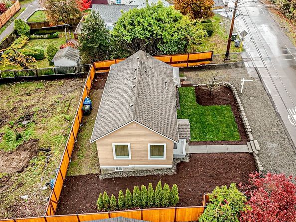 515 Hazel Avenue N, Kent WA 98030