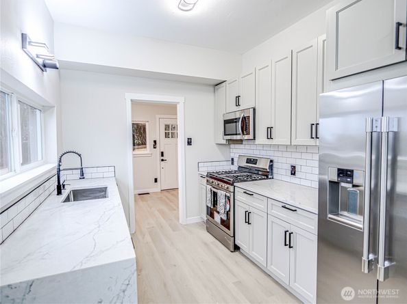 515 Hazel Avenue N, Kent WA 98030