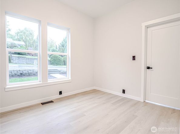 515 Hazel Avenue N, Kent WA 98030