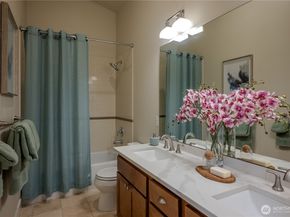 511 N 46th Street A, Seattle WA 98103