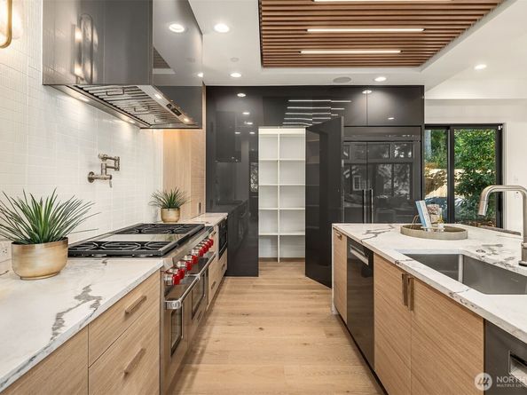 30 Enatai Drive, Bellevue WA 98004