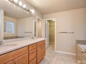 1611 W Smith Court 11, Kent WA 98032