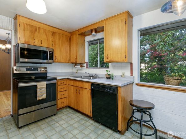 24007 44th Avenue W, Mountlake Terrace WA 98043