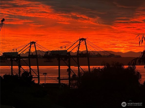 3112 Tulalip Avenue, Everett WA 98201