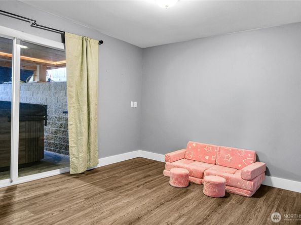 15836 43rd Avenue S, Tukwila WA 98188