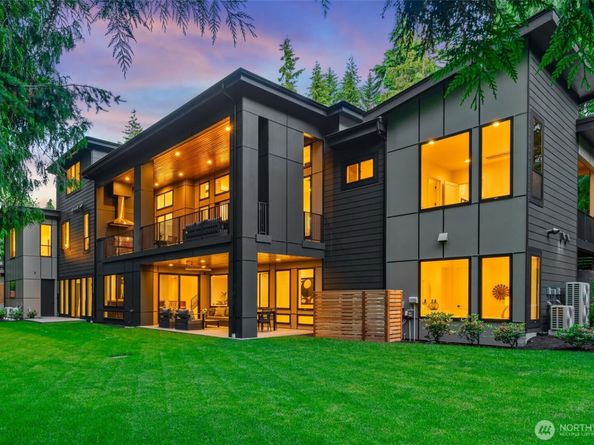10230 SE 13th Place, Bellevue WA 98004