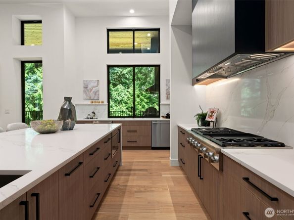 10230 SE 13th Place, Bellevue WA 98004