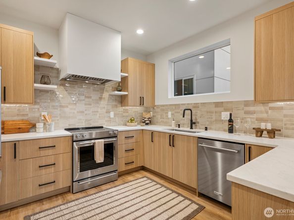 2769 59th Avenue SW B, Seattle WA 98116