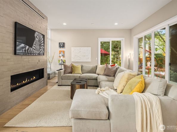 3208 89th Place SE, Mercer Island WA 98040