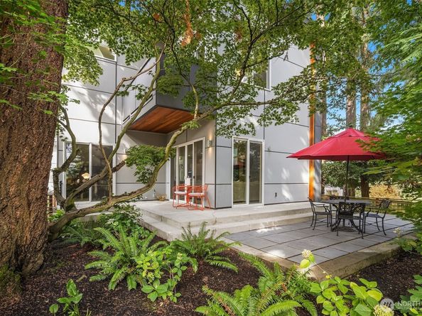 3208 89th Place SE, Mercer Island WA 98040