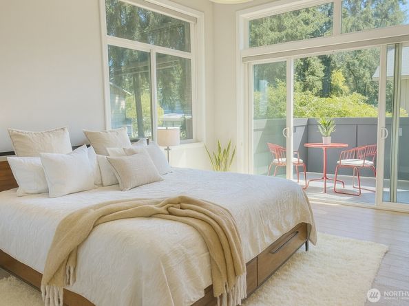 3208 89th Place SE, Mercer Island WA 98040