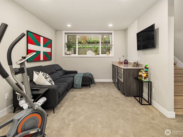 3208 89th Place SE, Mercer Island WA 98040