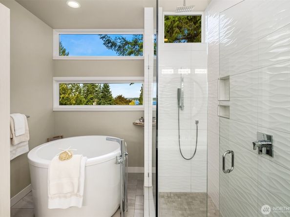 3208 89th Place SE, Mercer Island WA 98040