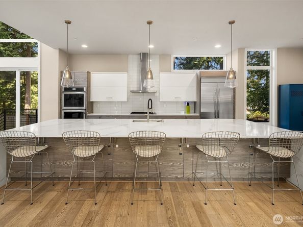 3208 89th Place SE, Mercer Island WA 98040